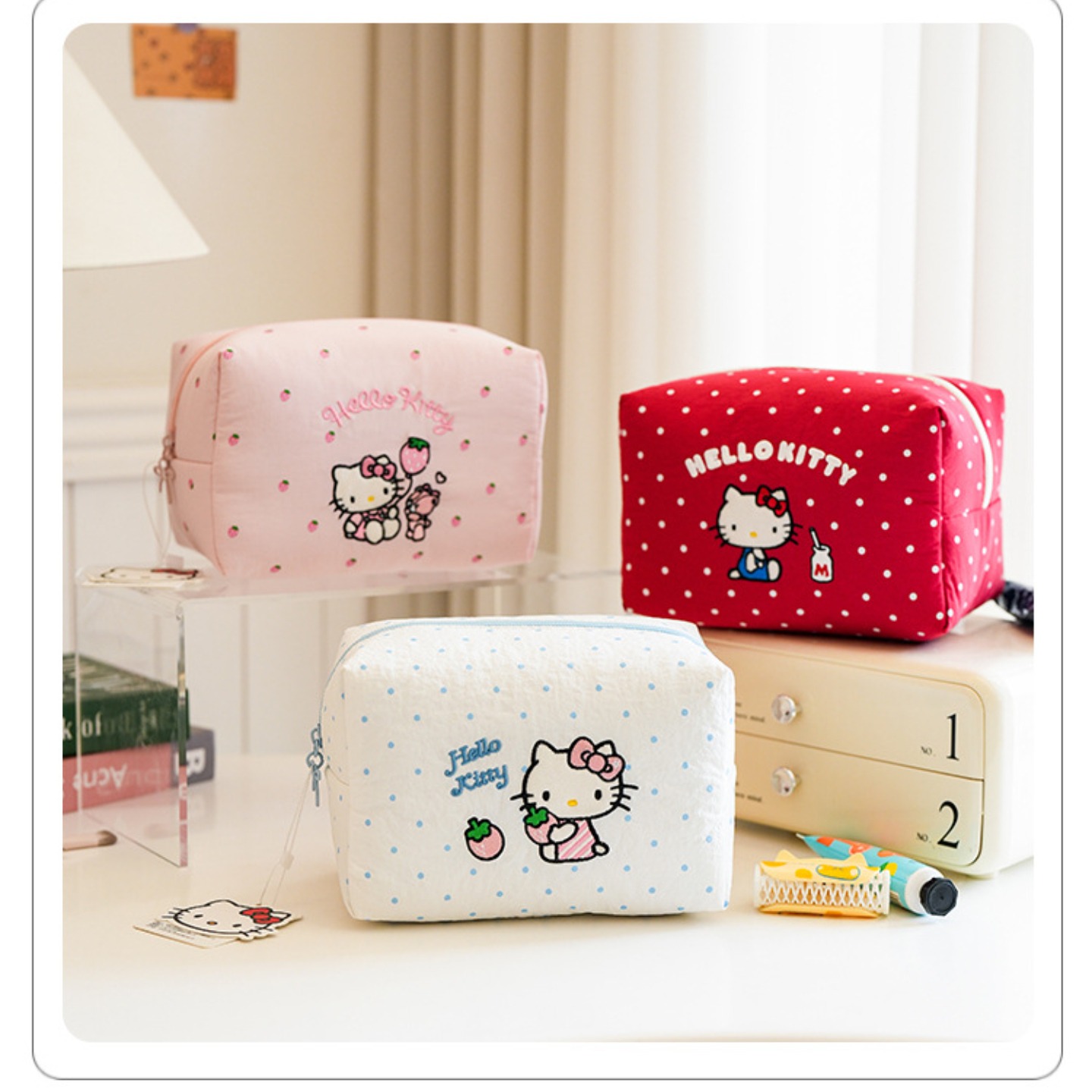 Skincare D'Alba - กระเป๋าแต่งหน้าผ้าฝ้ายลายการ์ตูนเฮลโลคิตตี้สตรอเบอร์รี่มิลค์สำหรับเด็กผู้หญิง, กระเป๋าใส่ผลิตภัณฑ์บำรุงผิวแบบพกพา, กระเป๋าใส่อุปกรณ์อาบน้ำสำหรับนักเรียน, น่ารัก