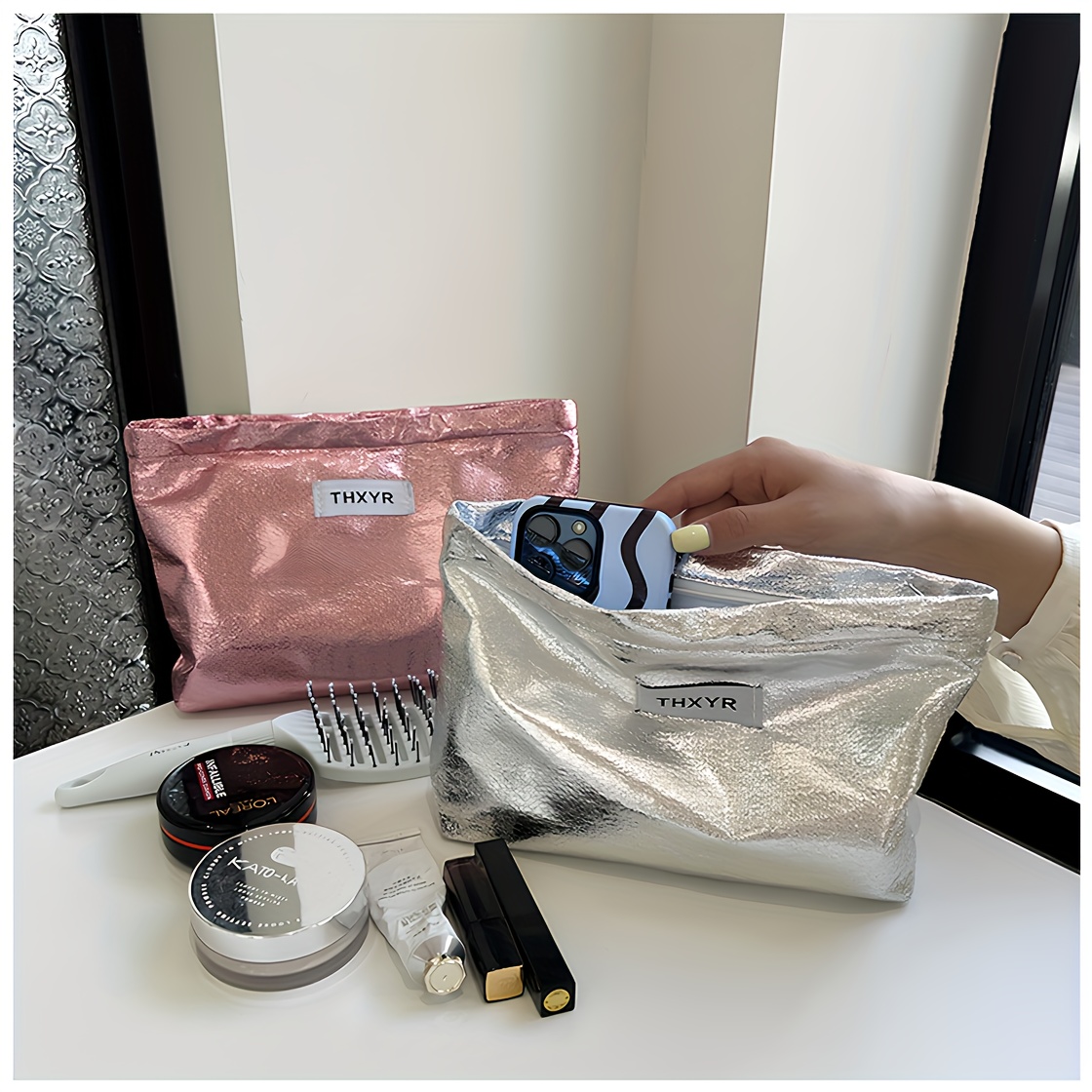 Skincare D'Alba - กระเป๋าใส่เครื่องสำอางความจุขนาดใหญ่, กระเป๋าใส่ผลิตภัณฑ์ดูแลผิวและลิปสติกดีไซน์ทันสมัย, กระเป๋าใส่เครื่องสำอางแบบพกพา, กระเป๋าคลัทช์สำหรับเดินทาง, กระเป๋าใส่ของขวัญวันหยุดคริสต์มาสสำหรับภรรยาหรือแฟนสาว